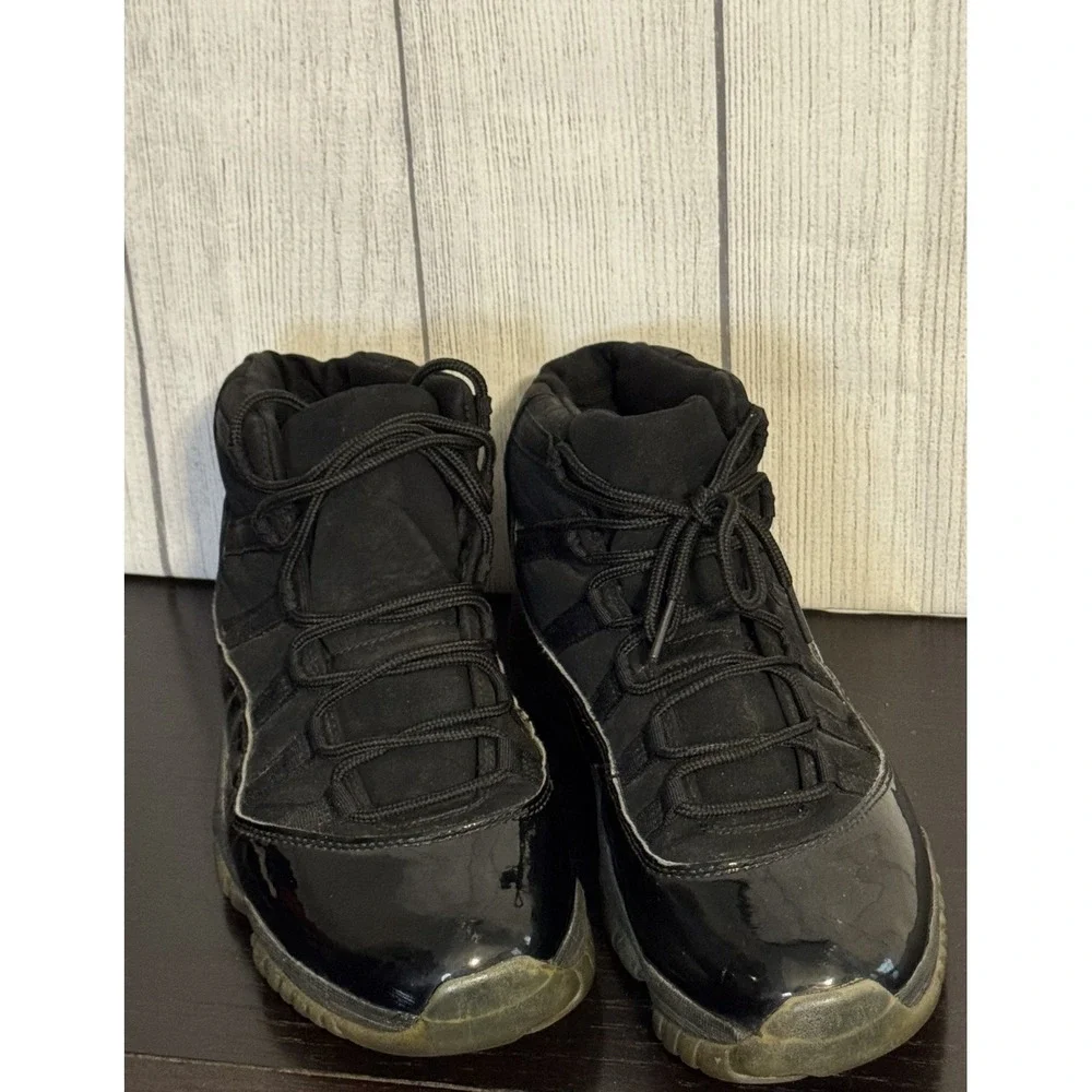 Jordan Men's Air Jordan 11 Retro Cap And Gown Shoes Size 8.5 Black